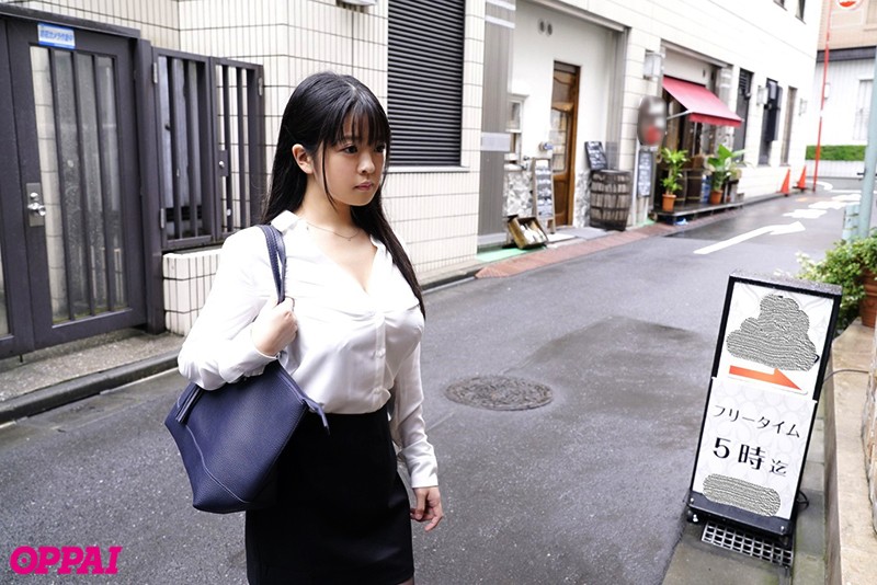 息子の担任教師と不貞なセフレ関係。都合のいい巨乳タダマンと生でハメまくり何度も中出し発射 舞奈みく - サンプル画像 - 1