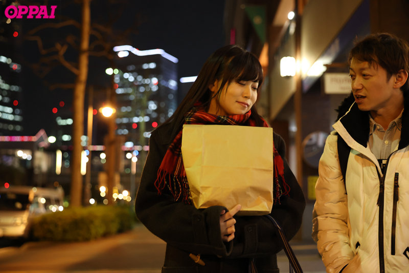 店長の僕はバイト女子の巨乳誘惑に負けて朝を迎えるまで何度も、何度も、中出し不倫セックスしてしまった… 宮名遥 - サンプル画像 - 1