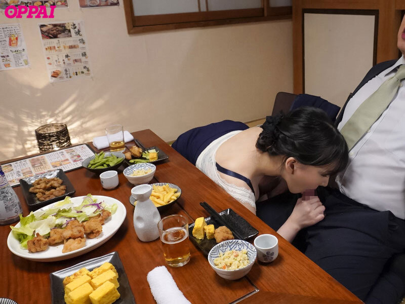 はじめて彼女ができたのに！年下の女上司に痴女られ残業と営業と出張が増えた僕 楪カレン - サンプル画像 - 12