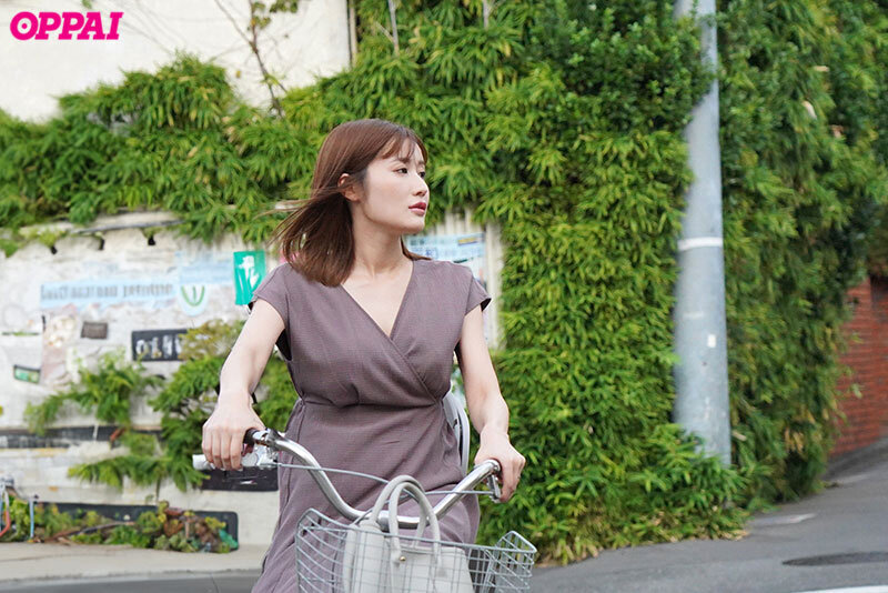 子供を保育園に送迎後の9時間。送迎で汗ばんだママチャリ人妻の乳首こねくり回しビンカン即イキ早漏体質に開発して何度も何度も生ハメした 藤森里穂 - サンプル画像 - 2