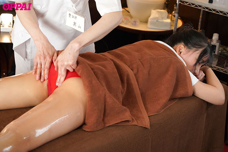 気弱な性格で「嫌」の一言が言えずエロ整体師に恥ずかしいほどイカされ続けた巨乳部活少女 楪カレン - サンプル画像 - 2