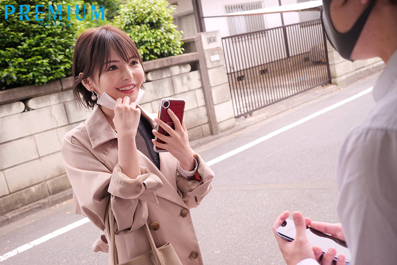 社内でも美人と有名なりおなさん（先輩）とちんシャブフレンドになって24時間いつでもフェラしてもらえるのは2人だけの秘密… 広瀬りおな - サンプル画像 - 1
