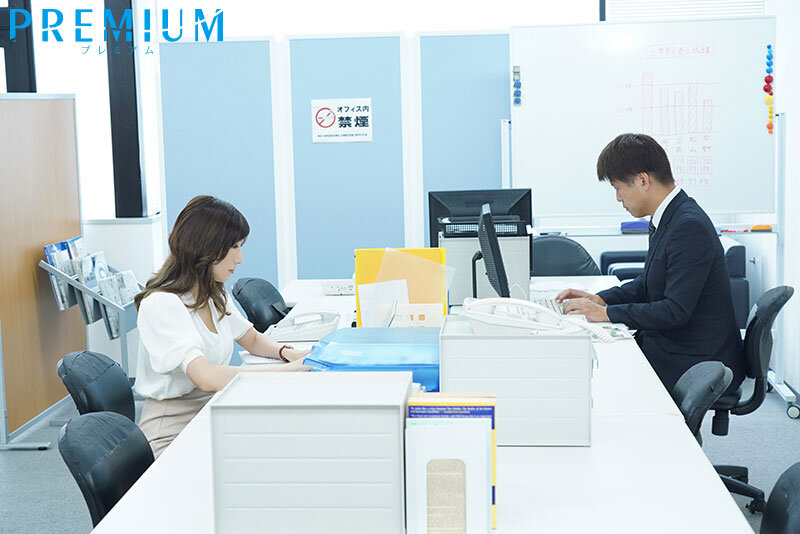 求められると、心まで濡れて…巨乳妻が年下男との不貞中出しに溺れた日々。 JULIA - サンプル画像 - 2