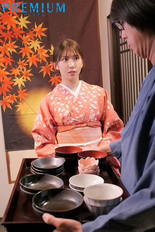 夫婦経営する旅館でオヤジ客の晩酌に呼び出され…朝を迎えても終わらない中出し接待に堕ちた妻 山岸あや花 - サンプル画像 - 1