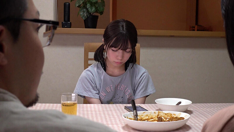 強●回避かくれんぼ お父さんとお義母さんが居ない間に、知らないおじさん達がやってきました。怖かったので、逃げました。押し入れにも隠れました。でも、捕まってしまいました…。 日向由奈 - サンプル画像 - 2