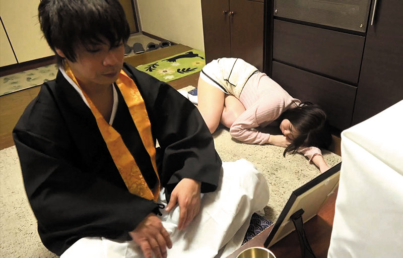 狙われた未亡人達… 変態住職の昏●お経 あぁ～気持ちいいよぉ奥さぁ～ん - サンプル画像 - 6