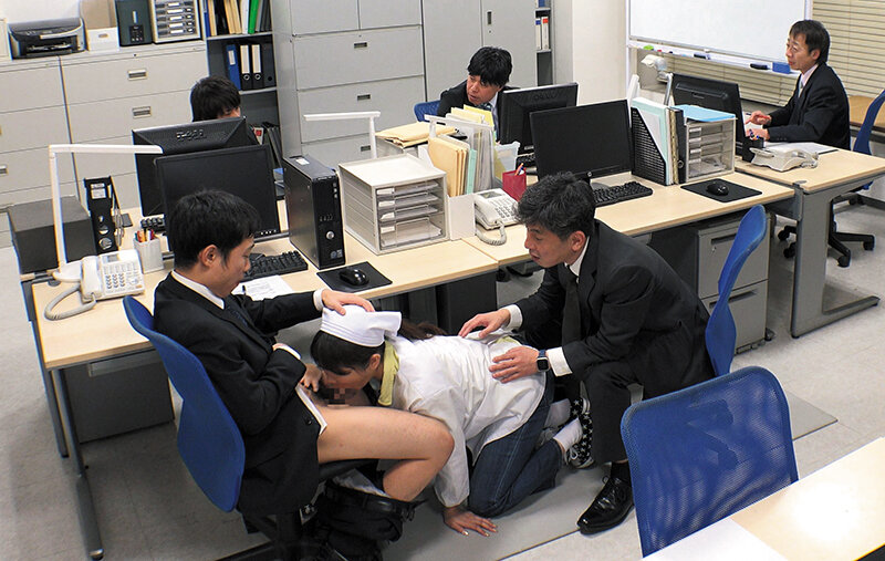情報を流出させた配達員の末路 三田サクラ - サンプル画像 - 5