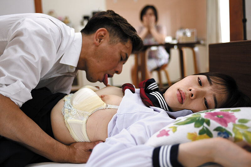 なんでこんな事できるの… 借金をしたパートタイマーの母と娘 「おっ娘か大人のち○ぽの味を教えてやるか」 - サンプル画像 - 10