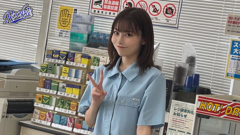 性欲溢れたコンビニバイト彼女は客がいるのにバイトテロ密会＆時短エロ奉仕でザーメンぶっこ抜き！！仕事終わりも変態オマ●コフル稼働でハメまくる24時間ド発情営業。 秋元さちか - サンプル画像 - 2