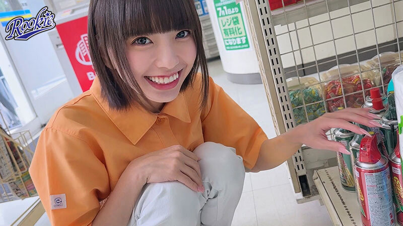 性欲溢れたコンビニバイト彼女は客がいるのにバイトテロ密会＆時短エロ奉仕でザーメンぶっこ抜き！！仕事終わりも変態オマ●コフル稼働でハメまくる24時間ド発情営業。 雫月心桜 - サンプル画像 - 1