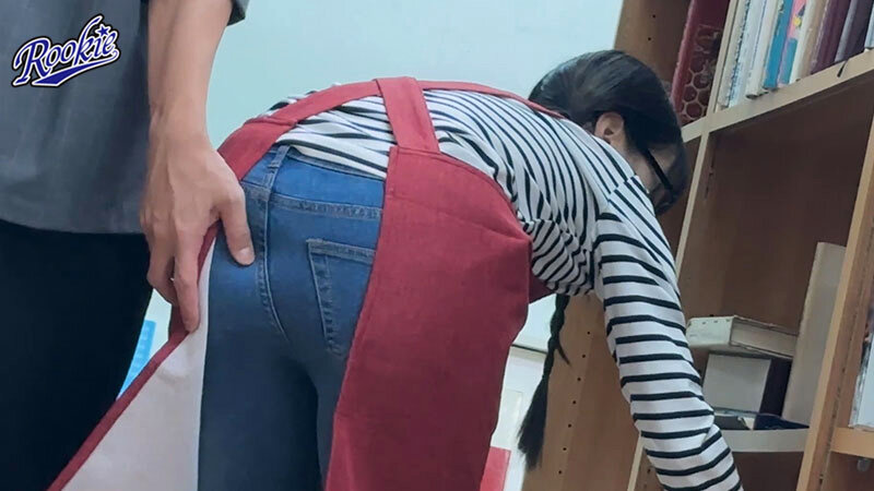 図書館で働く地味っこ眼鏡女子を館内痴●してレ●プ！イキ狂わせて完堕ち肉便器化 斉藤帆夏 - サンプル画像 - 3