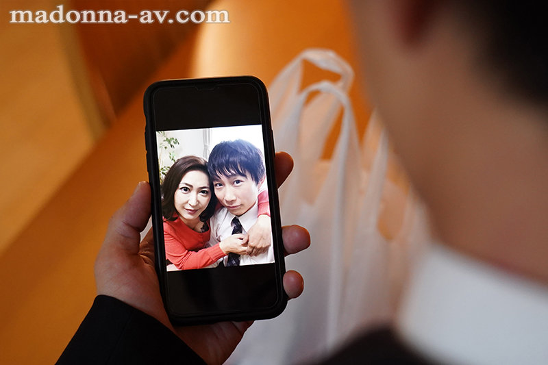 溢れ出す嫉妬の感情、一線を越える親子関係。 最近、母の下着が派手になってきて…。 天野るみ - サンプル画像 - 2