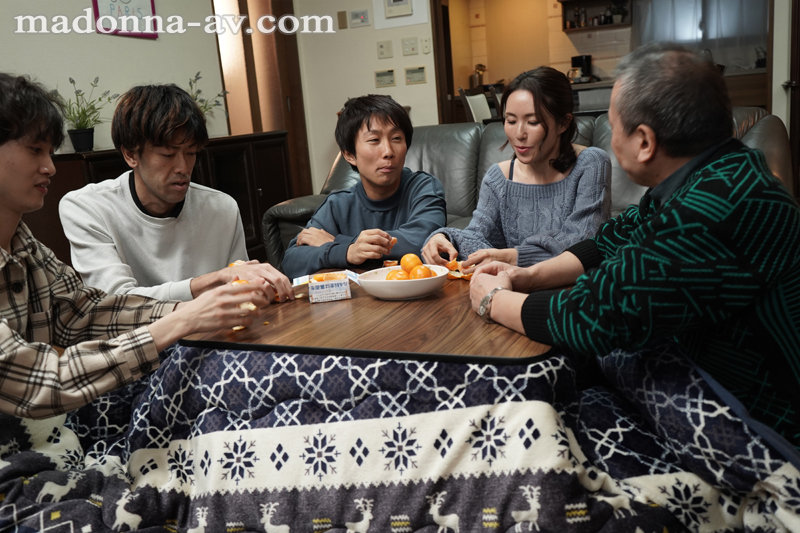 家族皆が巣立った実家で、母と過ごす近親相姦の日々―。 水野優香 - サンプル画像 - 6