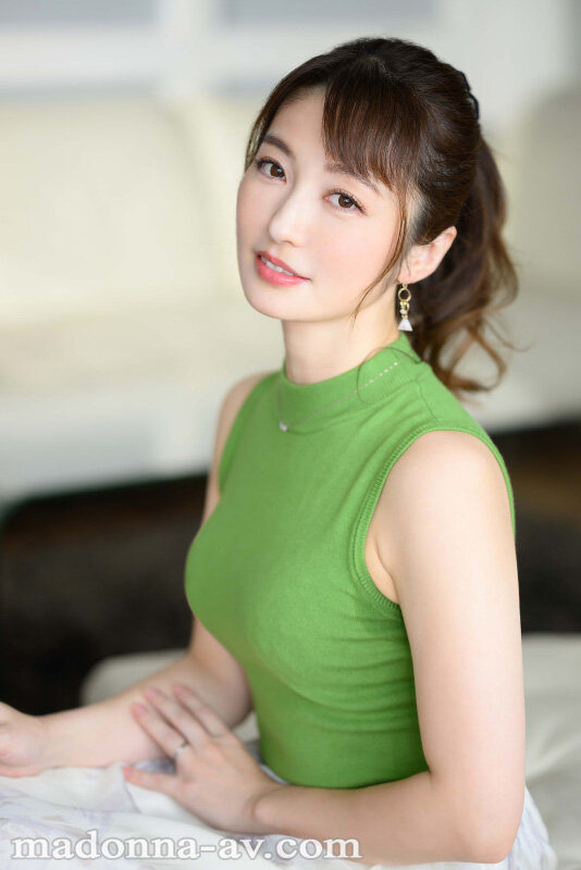 大学生の恋人を夢中にさせる、大人の色気と可愛さを併せ持つ人妻―。 澤乃かのか 42歳 AV DEBUT - サンプル画像 - 1