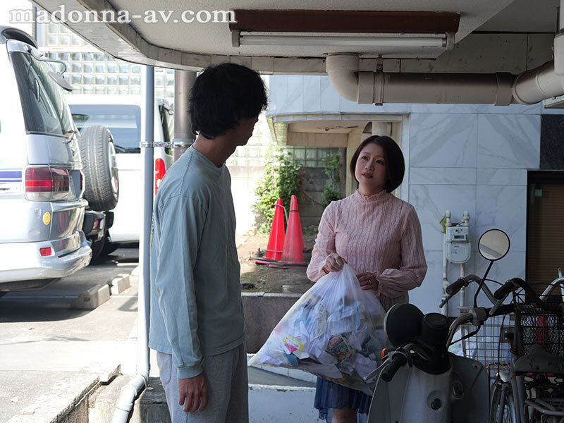 口辱いつも文句を言ってくる隣の口うるさい主婦を毎回チ〇ポで黙らせる口封じイラマレ〇プ 友田真希 - サンプル画像 - 1