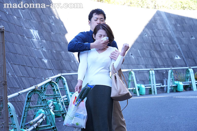 人妻を拘束椅子に放置して2時間…唾液だらだらのイグイグ変態女に育った話。 友田真希 - サンプル画像 - 2