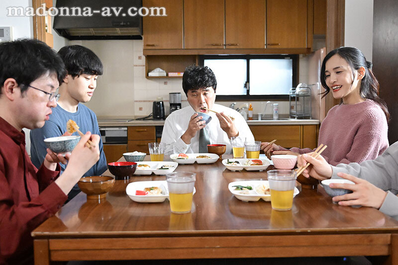 家族皆が巣立った実家で、 母と過ごす近親相姦の日々―。 吉瀬葵 - サンプル画像 - 1