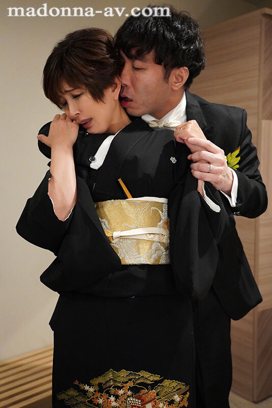 娘の幸せを見届けながら…。披露宴で娘婿に犯●れた母 桐岡さつき - サンプル画像 - 2