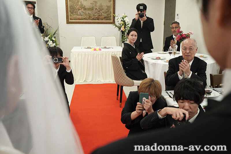 娘の幸せを見届けながら…。披露宴で娘婿に犯●れた母 水野優香 - サンプル画像 - 1