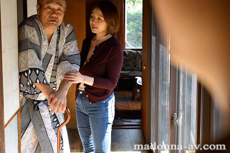 帰省したら、祖父と母がデキていた。あの日、見てしまった出来事が僕を生涯≪熟女好き≫に変えた―。 友田真希 - サンプル画像 - 1