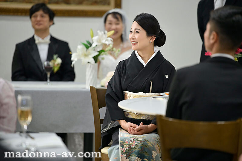 娘の幸せを見届けながら…。披露宴で娘婿に犯●れた母 一色桃子 - サンプル画像 - 1
