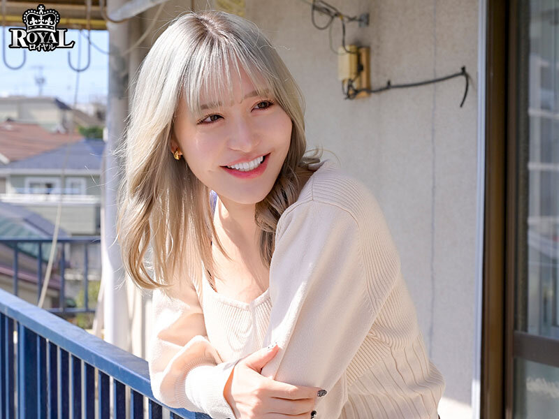 覗きの罰は痴女サド搾精10発！？隣の巨乳ギャルお姉さんの射精ペットになった僕。 百永さりな - サンプル画像 - 1