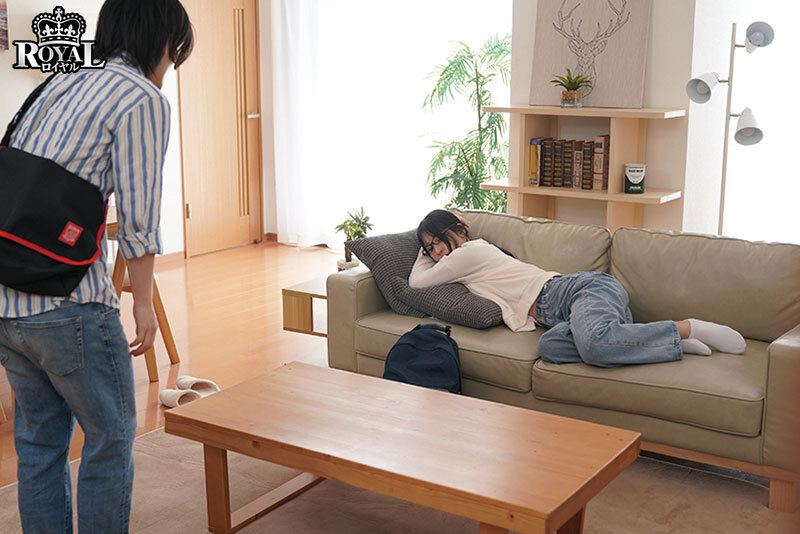 僕の姉は地味で控えめですが、眼鏡を外すと、絶世の美女で我慢できず迫ったら素股からの生挿入で初中出しをさせてくれました。 西野絵美 - サンプル画像 - 1