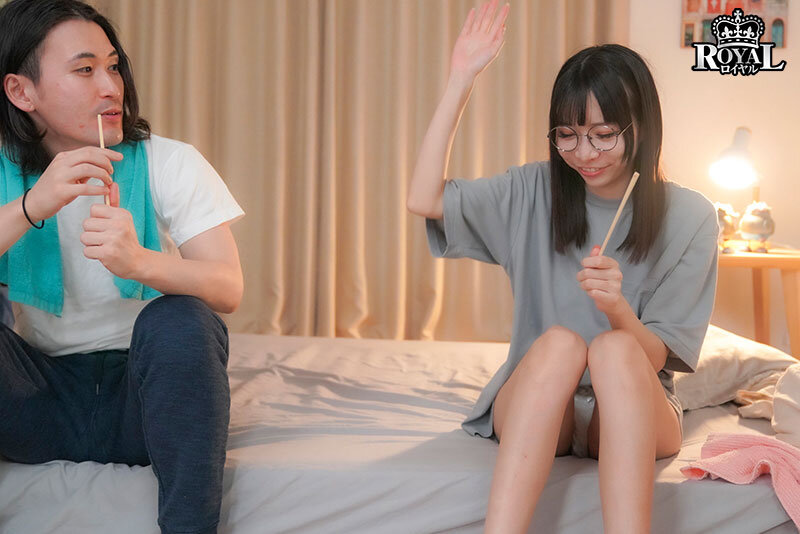 王様ゲームで急接近した隠れ淫乱な地味巨乳と、一泊二日のラブラブ中出しセックス。 雛乃ゆな - サンプル画像 - 11
