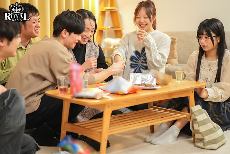 王様ゲームで急接近した隠れ淫乱な地味美乳と、一泊二日のラブラブ中出しセックス。 北岡果林 - サンプル画像 - 7