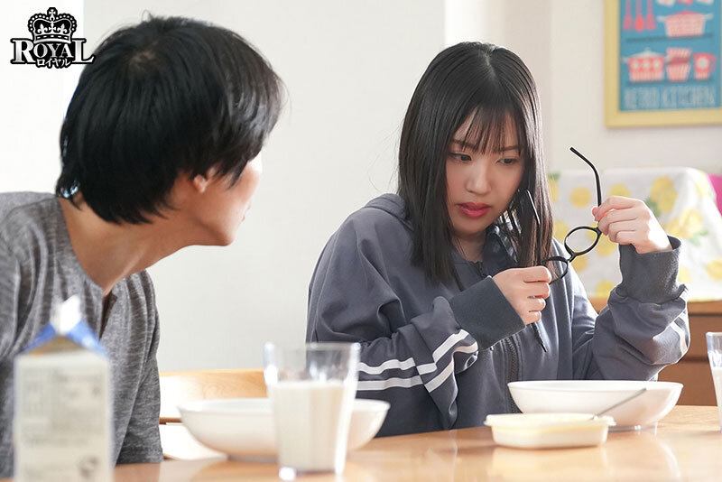 僕の姉は地味で控えめですが、眼鏡を外すと、絶世の美女で我慢できず迫ったら素股からの生挿入で初中出しをさせてくれました。 夕木こいろ - サンプル画像 - 1