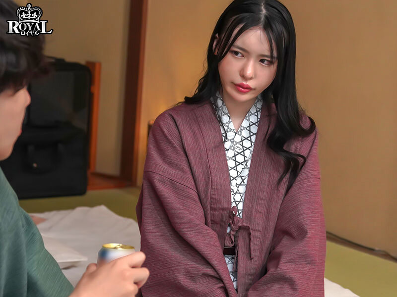 朝起きたら部屋に浴衣がはだけた後輩女子社員！いつも生意気で悪態ばかりついてくるのに、甘えてきたので… 黒島玲衣 - サンプル画像 - 1