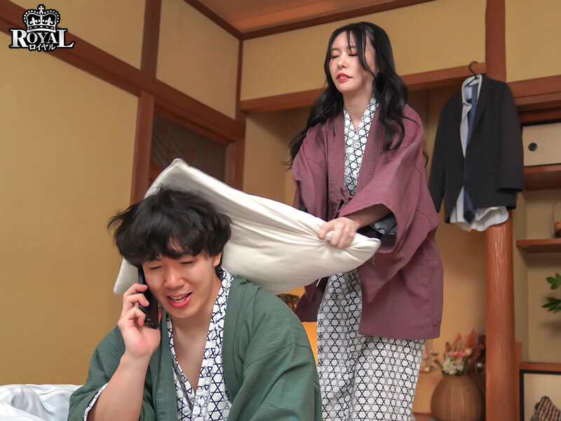 朝起きたら部屋に浴衣がはだけた後輩女子社員！いつも生意気で悪態ばかりついてくるのに、甘えてきたので… 黒島玲衣 - サンプル画像 - 11