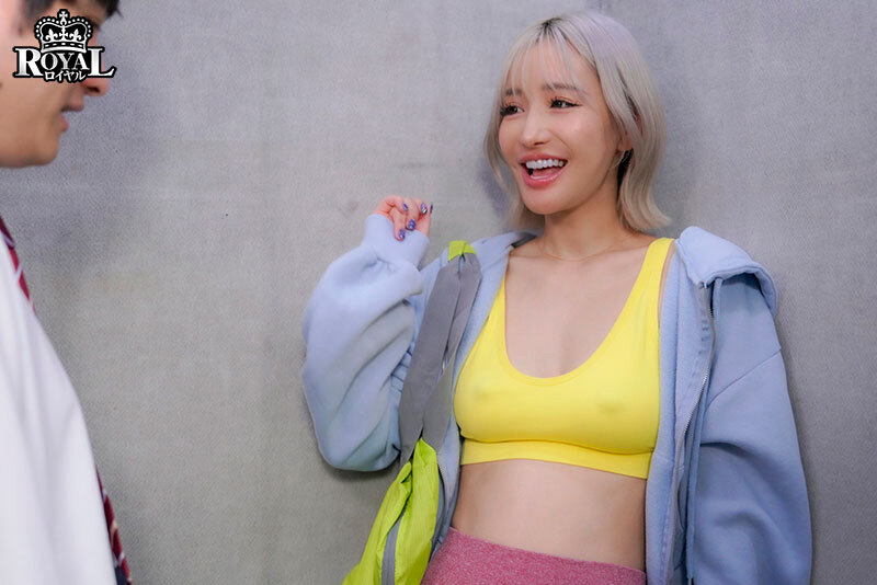 隣人ガチャUR確定演出。隣に引っ越してきたのはノーブラ乳首ポッチの美乳お姉さん。 百永さりな - サンプル画像 - 2