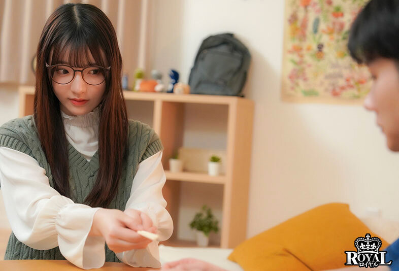 王様ゲームで急接近した隠れ淫乱な地味巨乳と、一泊二日のラブラブ中出しセックス。 彩月七緒 - サンプル画像 - 3