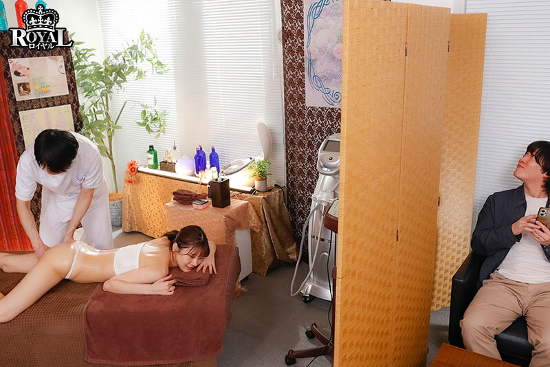 えっ！コレが実習？エステ専門学校に入学したら男はボク1人！実習はタオル1枚の女子の体を触りまくり！ボクの股間は触られまくりでフル勃起！（ROYD-352） - サンプル画像 - 8