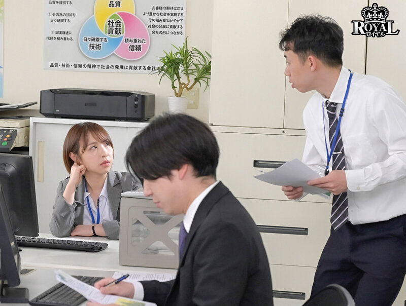 「誰か来たら私の人生終わっちゃうけど、気持ち良すぎてもう…」という心の声が聞こえる僕は、高圧的な女上司だけど、中身は破滅願望しかない巨乳美女をいつバレてもおかしくない場所でハメまくってやった。 宍戸里帆 - サンプル画像 - 2