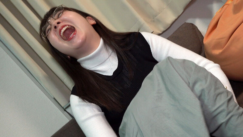 アハハハって笑う豪快スマイル女子！ノリよくて愛嬌ある娘が…デカチンのバコ突きくらって白目剥きながらひっくい声でイグイグ連呼 - サンプル画像 - 2