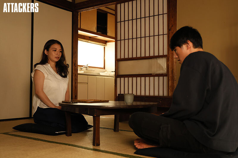 娘の前で雌犬のように激しく突かれて 織田真子 泉りおん - サンプル画像 - 1