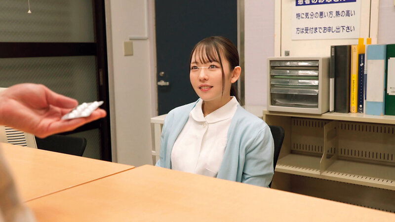 睡眠導入剤の代わりにED治療薬をボクに渡したドジっ子ナース！！医療ミスの責任を負って、手コキやフェラで謝罪ヌキするも勃起がとまらない…最後の手段で挿入すると、ご無沙汰だったナースが発情して自ら中出し懇願！！ - サンプル画像 - 13
