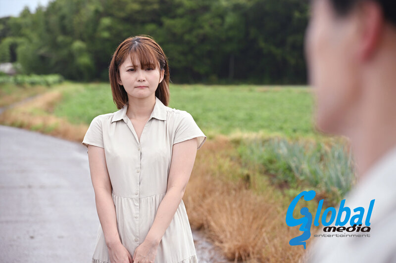 グローバルメディア25周年記念特別作品 淫習村 村に嫁いで来た若妻と優しく絡み合う村女の淫靡で濃厚なレズSEX そして次々と迫る村男達の肉棒！容赦ないアナル姦通6P乱交の儀式 川上ゆう・音琴るい - サンプル画像 - 1