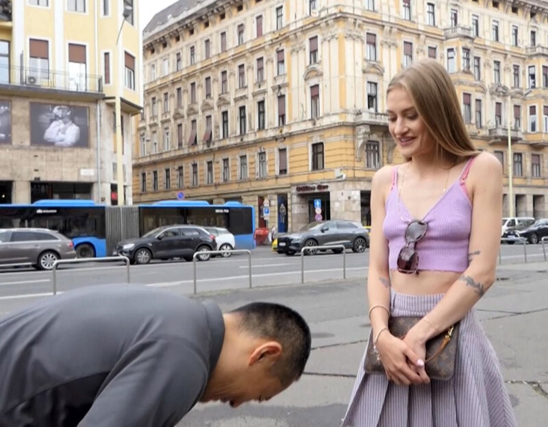 ハンガリーで素人女性をナンパしまくりGETしたスレンダー金髪美女は寿司が大好きな起業家でお人好しだった！ 情にもろいハンガリー女性の優しさにつけ込み土下座をして頼み込み生中出しSEXしまくったwww ティファニー・テイタム - サンプル画像 - 2