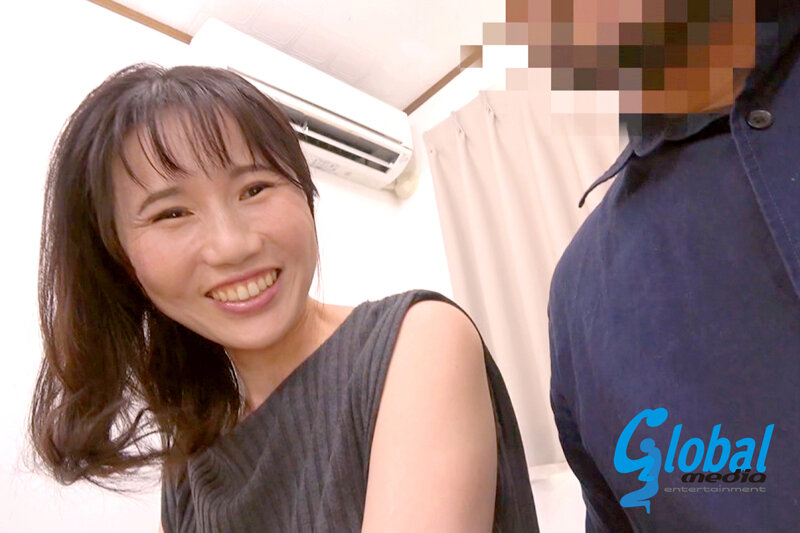 素人熟女妻ヤリ部屋連れ込みハメ撮り 其の伍 助平おじさんの生々しいプライベート映像ガチハメ流出 2人収録 ～ギャップ萌え貞淑妻＆むっつり助平スレンダー奥様～ - サンプル画像 - 2