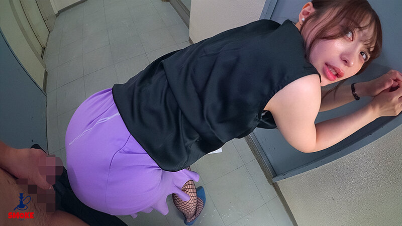 【お漏らしセクハラ】 媚薬利尿剤で早漏敏感化した若手ま○こを刺激して何度も失禁イキさせられるデカ尻部下OL 天馬ゆい - サンプル画像 - 8