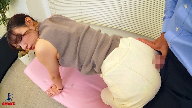 【ぶっかけセクハラ】残業中、2人きりの社内で無自覚誘惑パッツンスーツのせいでムラムラ部長の中年こってり精子をかけられるデカ尻新人OL 宮城りえ - サンプル画像 - 16
