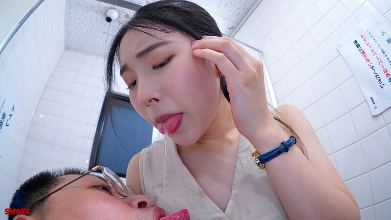 【お漏らしセクハラ】残業中のオフィスで二人きり、 媚薬利尿剤で早漏敏感化した若手ま○こを刺激して何度も失禁イキさせられるデカ尻部下OL 皆月ひかる - サンプル画像 - 9