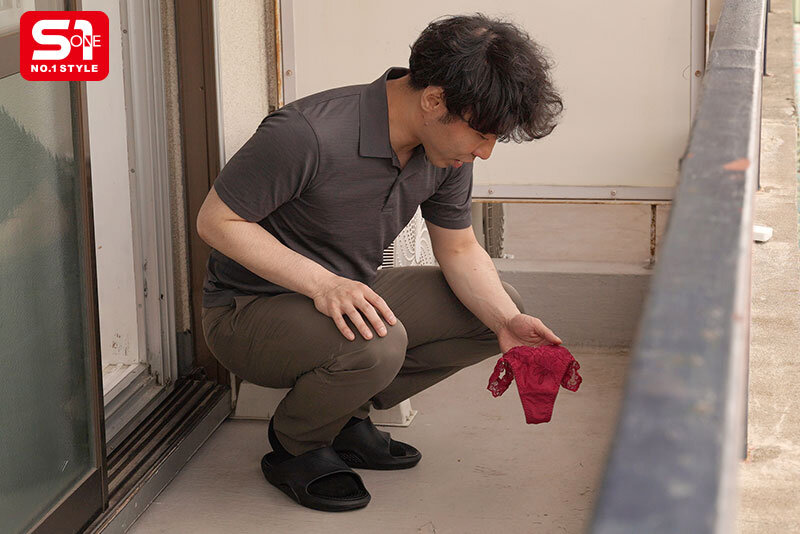 風で飛んできた下着を返しにいくたびに 谷間丸出しで微笑んでくる隣人のLカップお姉さん 鷲尾めい - サンプル画像 - 1