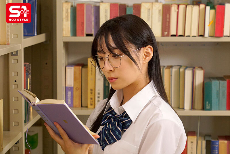 無口で大人しい女生徒になら何しても許してくれるっしょ。教師の俺は陰キャ可愛い図書委員を犯●てイカせまくった。 新木希空 - サンプル画像 - 2
