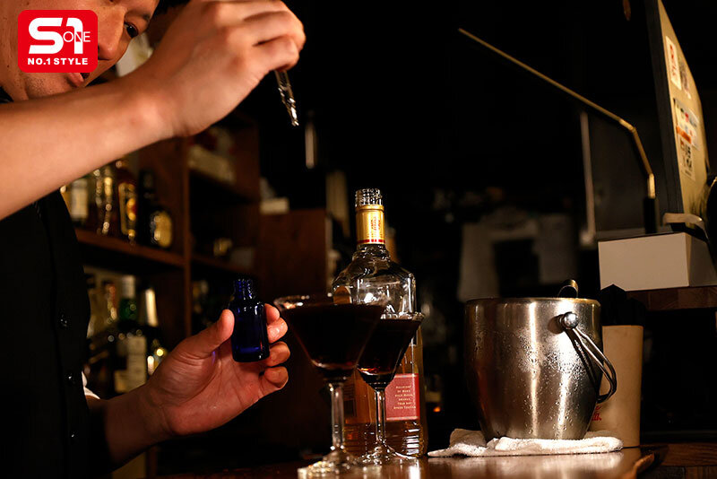 谷間モリモリ合コン女子が眠剤を盛られ、パンパンお乳ボディを一晩中犯●れ続けた睡姦レ●プ 小日向みゆう - サンプル画像 - 1