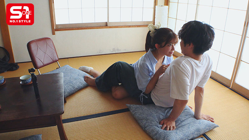 彼女、彼女の妹との温泉旅行で妹の方が二人きりになるたびに甘え密着ボディタッチからのおねだりキッス、 たまらず勃起するとジュボジュボしゃぶり始め暴発寸前チ●ポを色んな体位でハメてきて意のままに大量射精しちゃう恥ずかしい僕。 川越にこ - サンプル画像 - 1