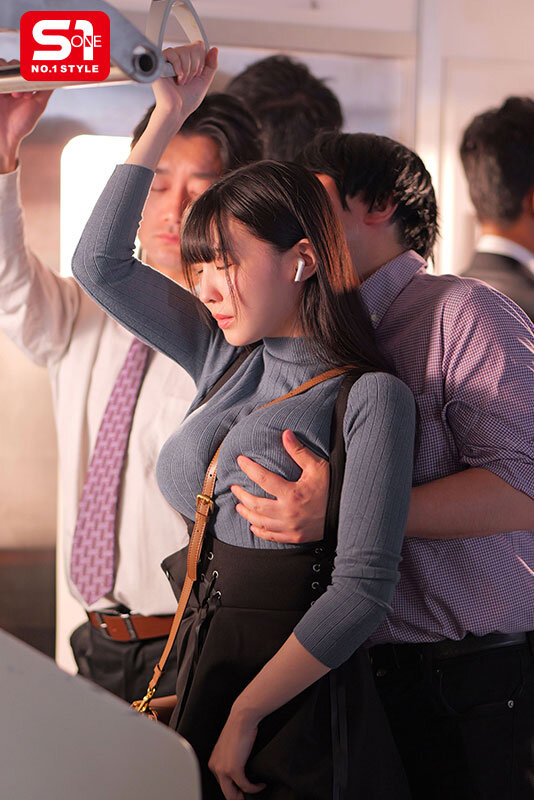 巨乳グラドルはやはり痴●に狙われやすいらしい 紫堂るい - サンプル画像 - 2